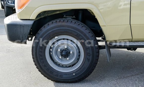 Acheter Import Voiture Toyota Land Cruiser Beige à Import - Dubai, Bujumbura Acheter Import Voiture Toyota Land Cruiser Beige à Import - Dubai, Bujumbura
