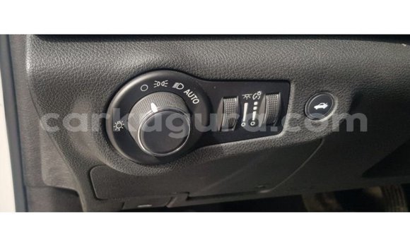 Nunua Imported Chrysler 200 Nyeupe Gari ndani ya Import - Dubai nchini Bujumbura Nunua Imported Chrysler 200 Nyeupe Gari ndani ya Import - Dubai nchini Bujumbura