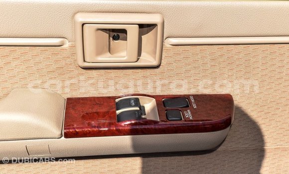 Acheter Import Voiture Toyota Land Cruiser Beige à Import - Dubai, Bujumbura Acheter Import Voiture Toyota Land Cruiser Beige à Import - Dubai, Bujumbura