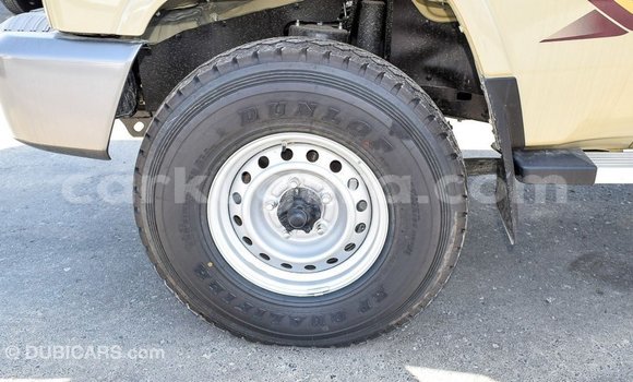 Acheter Import Voiture Toyota Land Cruiser Beige à Import - Dubai, Bujumbura Acheter Import Voiture Toyota Land Cruiser Beige à Import - Dubai, Bujumbura