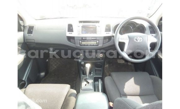 Acheter Import Voiture Toyota Hilux Blanc à Import - Dubai, Bujumbura Acheter Import Voiture Toyota Hilux Blanc à Import - Dubai, Bujumbura