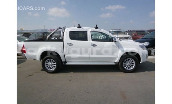 Acheter Import Voiture Toyota Hilux Blanc à Import - Dubai, Bujumbura Acheter Import Voiture Toyota Hilux Blanc à Import - Dubai, Bujumbura