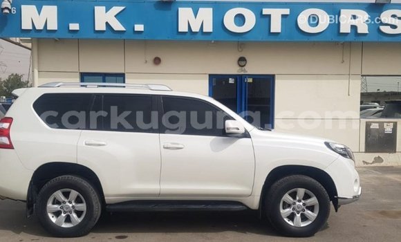 Nunua Imported Toyota Land Cruiser Nyeupe Gari ndani ya Import - Dubai nchini Bujumbura Nunua Imported Toyota Land Cruiser Nyeupe Gari ndani ya Import - Dubai nchini Bujumbura
