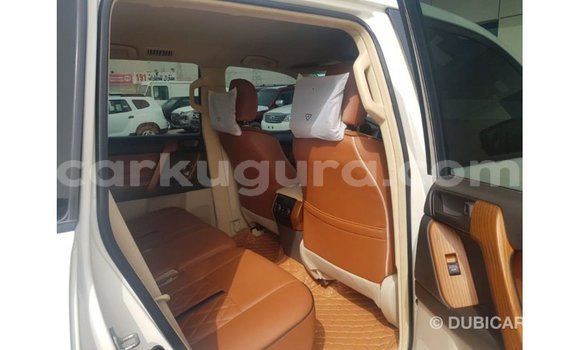 Nunua Imported Toyota Land Cruiser Nyeupe Gari ndani ya Import - Dubai nchini Bujumbura Nunua Imported Toyota Land Cruiser Nyeupe Gari ndani ya Import - Dubai nchini Bujumbura