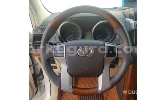 Nunua Imported Toyota Land Cruiser Nyeupe Gari ndani ya Import - Dubai nchini Bujumbura Nunua Imported Toyota Land Cruiser Nyeupe Gari ndani ya Import - Dubai nchini Bujumbura