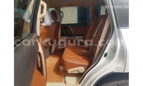 Nunua Imported Toyota Land Cruiser Nyeupe Gari ndani ya Import - Dubai nchini Bujumbura Nunua Imported Toyota Land Cruiser Nyeupe Gari ndani ya Import - Dubai nchini Bujumbura