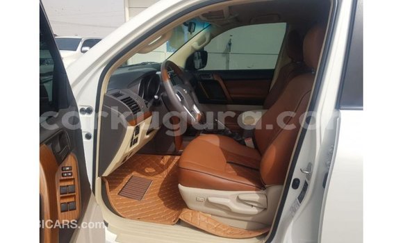 Nunua Imported Toyota Land Cruiser Nyeupe Gari ndani ya Import - Dubai nchini Bujumbura Nunua Imported Toyota Land Cruiser Nyeupe Gari ndani ya Import - Dubai nchini Bujumbura