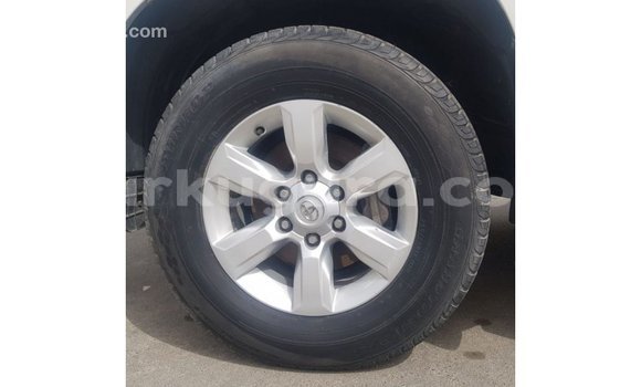 Nunua Imported Toyota Land Cruiser Nyeupe Gari ndani ya Import - Dubai nchini Bujumbura Nunua Imported Toyota Land Cruiser Nyeupe Gari ndani ya Import - Dubai nchini Bujumbura