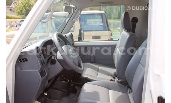 Buy Import Toyota Land Cruiser White Car in Import - Dubai in Bujumbura Buy Import Toyota Land Cruiser White Car in Import - Dubai in Bujumbura