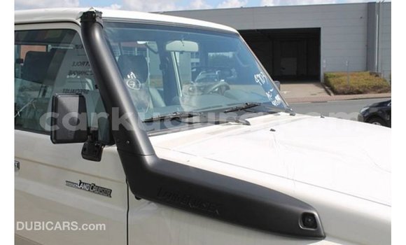 Nunua Imported Toyota Land Cruiser Nyeupe Gari ndani ya Import - Dubai nchini Bujumbura Nunua Imported Toyota Land Cruiser Nyeupe Gari ndani ya Import - Dubai nchini Bujumbura
