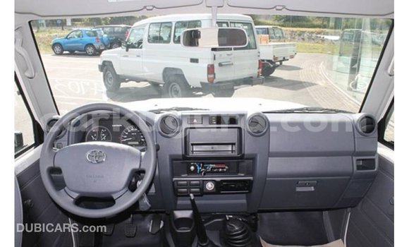 Nunua Imported Toyota Land Cruiser Nyeupe Gari ndani ya Import - Dubai nchini Bujumbura Nunua Imported Toyota Land Cruiser Nyeupe Gari ndani ya Import - Dubai nchini Bujumbura