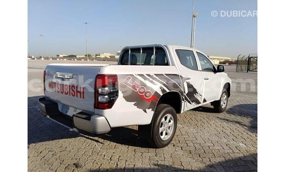 Nunua Imported Mitsubishi L200 Nyeupe Gari ndani ya Import - Dubai nchini Bujumbura Nunua Imported Mitsubishi L200 Nyeupe Gari ndani ya Import - Dubai nchini Bujumbura