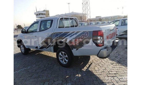 Nunua Imported Mitsubishi L200 Nyeupe Gari ndani ya Import - Dubai nchini Bujumbura Nunua Imported Mitsubishi L200 Nyeupe Gari ndani ya Import - Dubai nchini Bujumbura