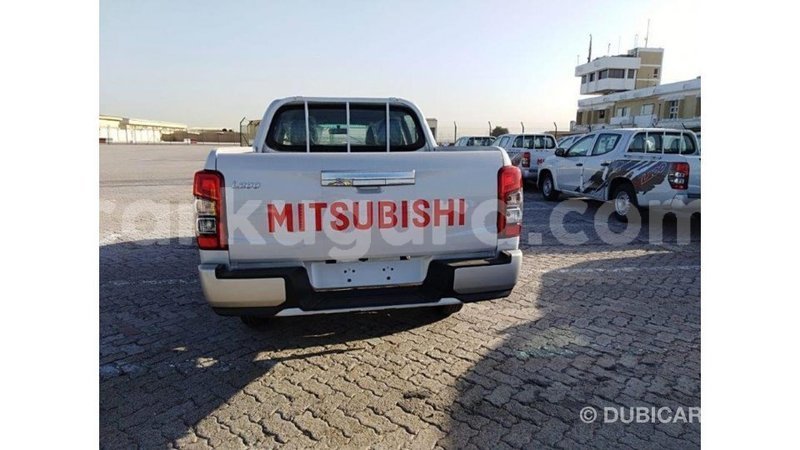 Big with watermark mitsubishi l200 bujumbura import dubai 4946