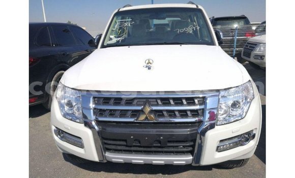 Acheter Import Voiture Mitsubishi Pajero Blanc à Import - Dubai, Bujumbura Acheter Import Voiture Mitsubishi Pajero Blanc à Import - Dubai, Bujumbura