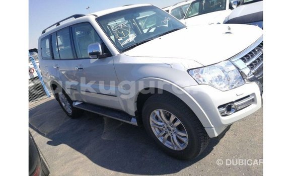 Acheter Import Voiture Mitsubishi Pajero Blanc à Import - Dubai, Bujumbura Acheter Import Voiture Mitsubishi Pajero Blanc à Import - Dubai, Bujumbura