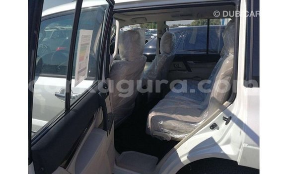 Acheter Import Voiture Mitsubishi Pajero Blanc à Import - Dubai, Bujumbura Acheter Import Voiture Mitsubishi Pajero Blanc à Import - Dubai, Bujumbura