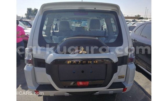 Acheter Import Voiture Mitsubishi Pajero Blanc à Import - Dubai, Bujumbura Acheter Import Voiture Mitsubishi Pajero Blanc à Import - Dubai, Bujumbura