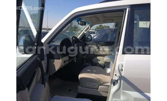Acheter Import Voiture Mitsubishi Pajero Blanc à Import - Dubai, Bujumbura Acheter Import Voiture Mitsubishi Pajero Blanc à Import - Dubai, Bujumbura