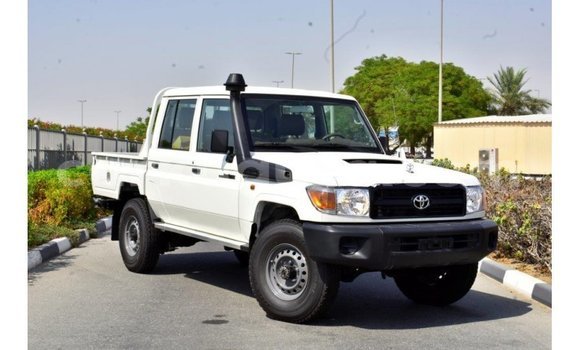 Buy Import Toyota Land Cruiser White Car in Import - Dubai in Bujumbura Buy Import Toyota Land Cruiser White Car in Import - Dubai in Bujumbura