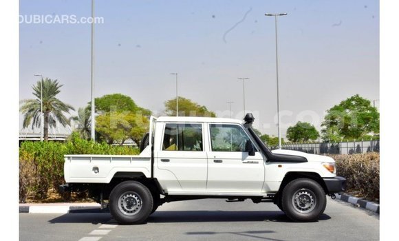 Buy Import Toyota Land Cruiser White Car in Import - Dubai in Bujumbura Buy Import Toyota Land Cruiser White Car in Import - Dubai in Bujumbura
