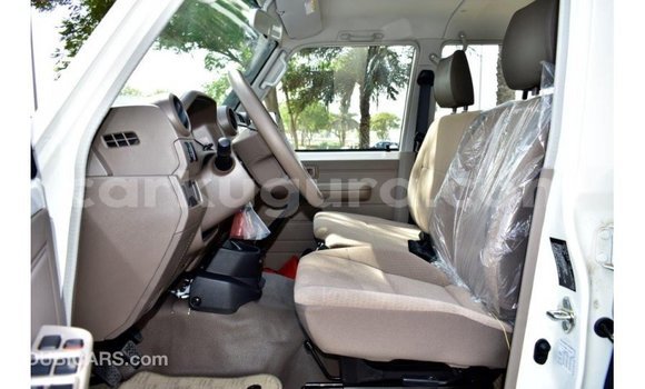 Buy Import Toyota Land Cruiser White Car in Import - Dubai in Bujumbura Buy Import Toyota Land Cruiser White Car in Import - Dubai in Bujumbura