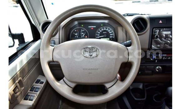Buy Import Toyota Land Cruiser White Car in Import - Dubai in Bujumbura Buy Import Toyota Land Cruiser White Car in Import - Dubai in Bujumbura