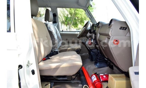 Buy Import Toyota Land Cruiser White Car in Import - Dubai in Bujumbura Buy Import Toyota Land Cruiser White Car in Import - Dubai in Bujumbura