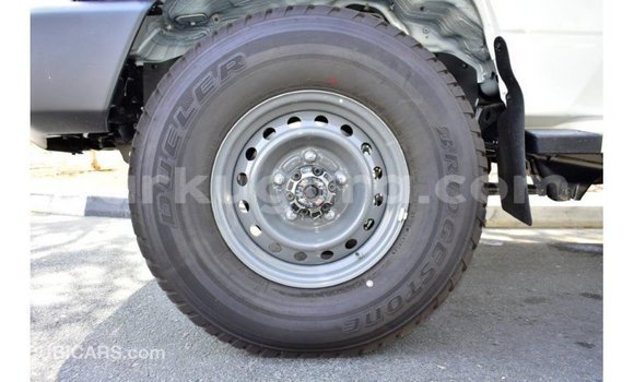 Buy Import Toyota Land Cruiser White Car in Import - Dubai in Bujumbura Buy Import Toyota Land Cruiser White Car in Import - Dubai in Bujumbura