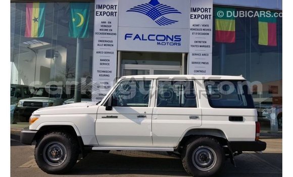 Nunua Imported Toyota Land Cruiser Nyeupe Gari ndani ya Import - Dubai nchini Bujumbura Nunua Imported Toyota Land Cruiser Nyeupe Gari ndani ya Import - Dubai nchini Bujumbura