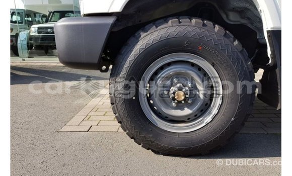 Buy Import Toyota Land Cruiser White Car in Import - Dubai in Bujumbura Buy Import Toyota Land Cruiser White Car in Import - Dubai in Bujumbura