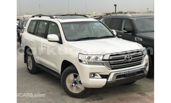 Acheter Import Voiture Toyota Land Cruiser Blanc à Import - Dubai, Bujumbura Acheter Import Voiture Toyota Land Cruiser Blanc à Import - Dubai, Bujumbura