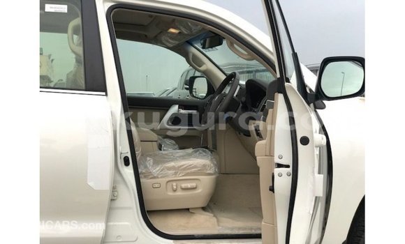 Acheter Import Voiture Toyota Land Cruiser Blanc à Import - Dubai, Bujumbura Acheter Import Voiture Toyota Land Cruiser Blanc à Import - Dubai, Bujumbura