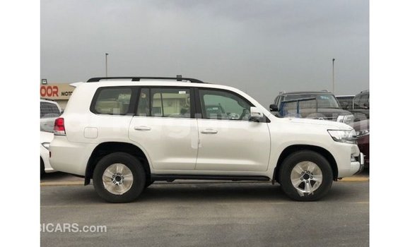 Acheter Import Voiture Toyota Land Cruiser Blanc à Import - Dubai, Bujumbura Acheter Import Voiture Toyota Land Cruiser Blanc à Import - Dubai, Bujumbura