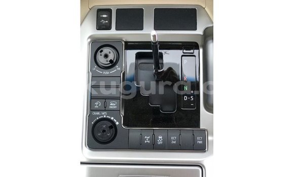 Acheter Import Voiture Toyota Land Cruiser Blanc à Import - Dubai, Bujumbura Acheter Import Voiture Toyota Land Cruiser Blanc à Import - Dubai, Bujumbura
