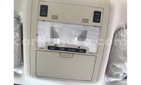 Acheter Import Voiture Toyota Land Cruiser Blanc à Import - Dubai, Bujumbura Acheter Import Voiture Toyota Land Cruiser Blanc à Import - Dubai, Bujumbura