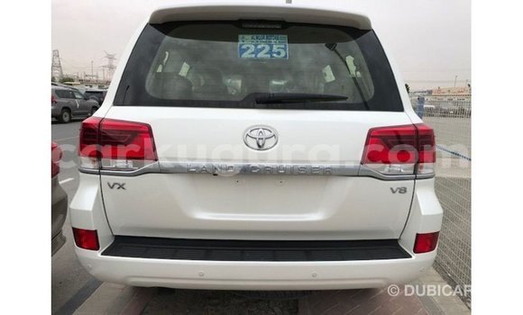 Acheter Import Voiture Toyota Land Cruiser Blanc à Import - Dubai, Bujumbura Acheter Import Voiture Toyota Land Cruiser Blanc à Import - Dubai, Bujumbura