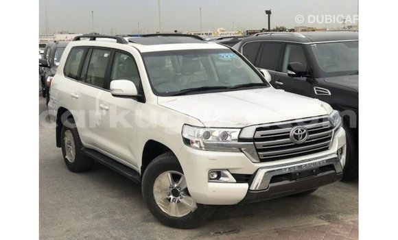 Acheter Import Voiture Toyota Land Cruiser Blanc à Import - Dubai, Bujumbura Acheter Import Voiture Toyota Land Cruiser Blanc à Import - Dubai, Bujumbura