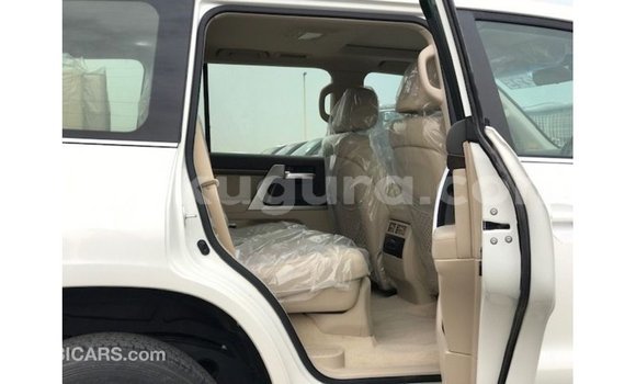 Acheter Import Voiture Toyota Land Cruiser Blanc à Import - Dubai, Bujumbura Acheter Import Voiture Toyota Land Cruiser Blanc à Import - Dubai, Bujumbura