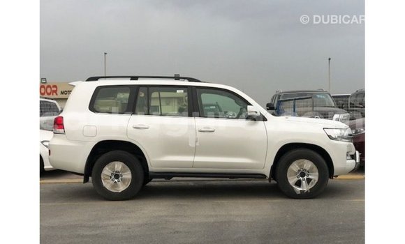 Acheter Import Voiture Toyota Land Cruiser Blanc à Import - Dubai, Bujumbura Acheter Import Voiture Toyota Land Cruiser Blanc à Import - Dubai, Bujumbura