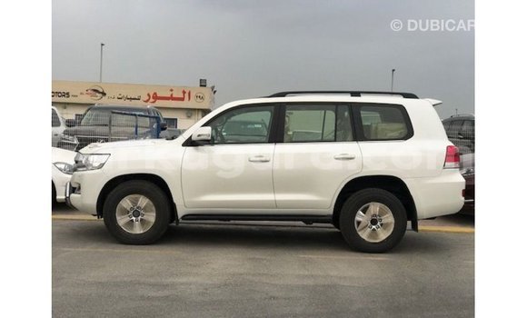 Acheter Import Voiture Toyota Land Cruiser Blanc à Import - Dubai, Bujumbura Acheter Import Voiture Toyota Land Cruiser Blanc à Import - Dubai, Bujumbura
