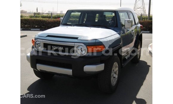 Acheter Import Voiture Toyota FJ Cruiser Bleu à Import - Dubai, Bujumbura Acheter Import Voiture Toyota FJ Cruiser Bleu à Import - Dubai, Bujumbura