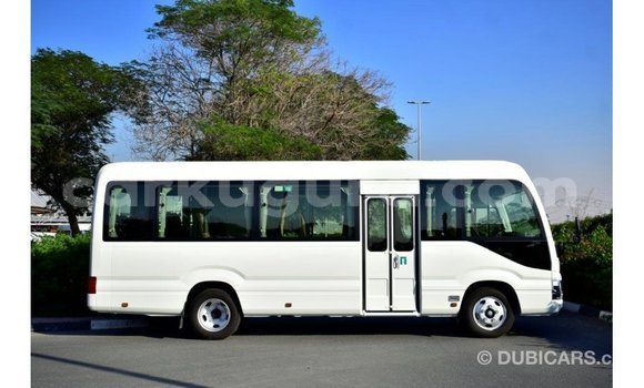 Acheter Import Voiture Toyota Coaster Blanc à Import - Dubai, Bujumbura Acheter Import Voiture Toyota Coaster Blanc à Import - Dubai, Bujumbura