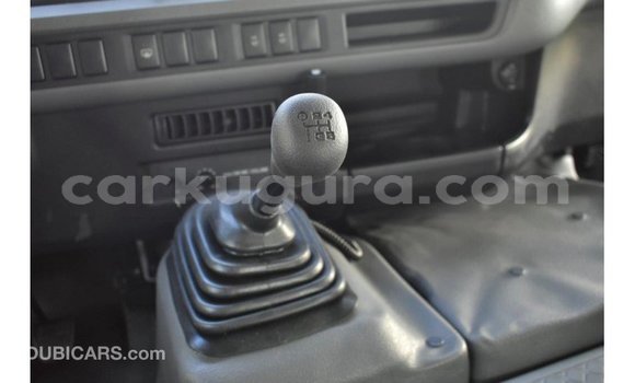 Acheter Import Voiture Toyota Coaster Blanc à Import - Dubai, Bujumbura Acheter Import Voiture Toyota Coaster Blanc à Import - Dubai, Bujumbura