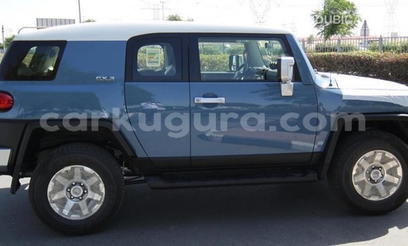 Acheter Import Voiture Toyota FJ Cruiser Bleu à Import - Dubai, Bujumbura Acheter Import Voiture Toyota FJ Cruiser Bleu à Import - Dubai, Bujumbura