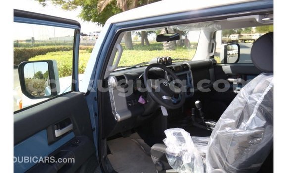 Acheter Import Voiture Toyota FJ Cruiser Bleu à Import - Dubai, Bujumbura Acheter Import Voiture Toyota FJ Cruiser Bleu à Import - Dubai, Bujumbura