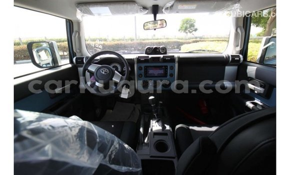Acheter Import Voiture Toyota FJ Cruiser Bleu à Import - Dubai, Bujumbura Acheter Import Voiture Toyota FJ Cruiser Bleu à Import - Dubai, Bujumbura