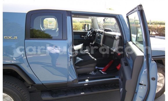 Acheter Import Voiture Toyota FJ Cruiser Bleu à Import - Dubai, Bujumbura Acheter Import Voiture Toyota FJ Cruiser Bleu à Import - Dubai, Bujumbura