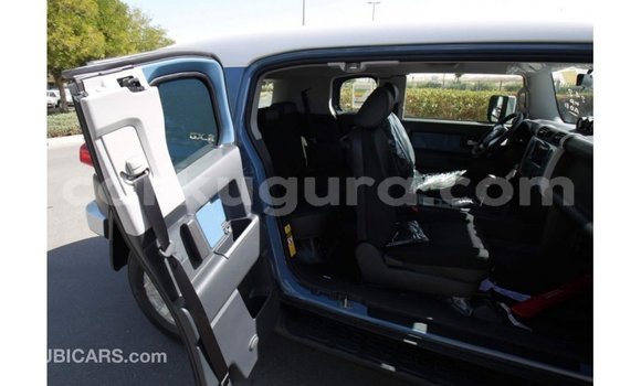 Acheter Import Voiture Toyota FJ Cruiser Bleu à Import - Dubai, Bujumbura Acheter Import Voiture Toyota FJ Cruiser Bleu à Import - Dubai, Bujumbura