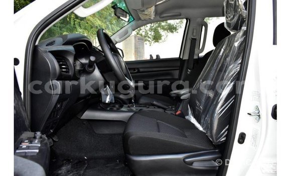 Acheter Import Voiture Toyota Hilux Blanc à Import - Dubai, Bujumbura Acheter Import Voiture Toyota Hilux Blanc à Import - Dubai, Bujumbura
